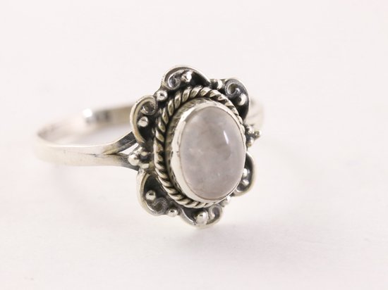 Fijne bewerkte zilveren ring met rozenkwarts - maat 15.5