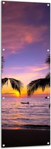 Tuinposter – Silhouet van Palmbomen Hangend boven het Strand op Zomerse Avond - 50x150 cm Foto op Tuinposter (wanddecoratie voor buiten en binnen)