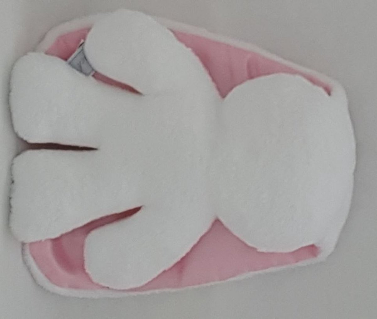 Harlekijn Snuggle Bunny wit met roze oren. 26 cm