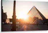 Canvas - Zonnestralen over het Plein van het Louvre in Parijs - 120x80 cm Foto op Canvas Schilderij (Wanddecoratie op Canvas)