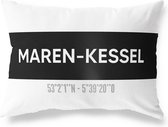 Tuinkussen MAREN-KESSEL - NOORD-BRABANT met coördinaten - Buitenkussen - Bootkussen - Weerbestendig - Jouw Plaats - Studio216 - Modern - Zwart-Wit - 50x30cm