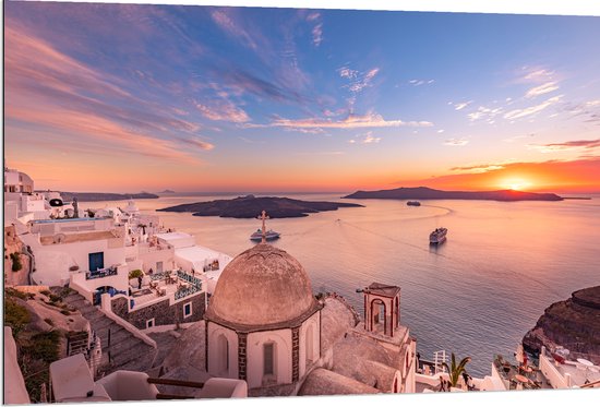 Dibond - Uitzicht op Griekse Kustplaats Santorini - 120x80 cm Foto op Aluminium (Wanddecoratie van metaal)