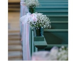 Poster Glanzend – Bloemen aan Blauwe Banken op Trouwlocatie - 50x50 cm Foto op Posterpapier met Glanzende Afwerking