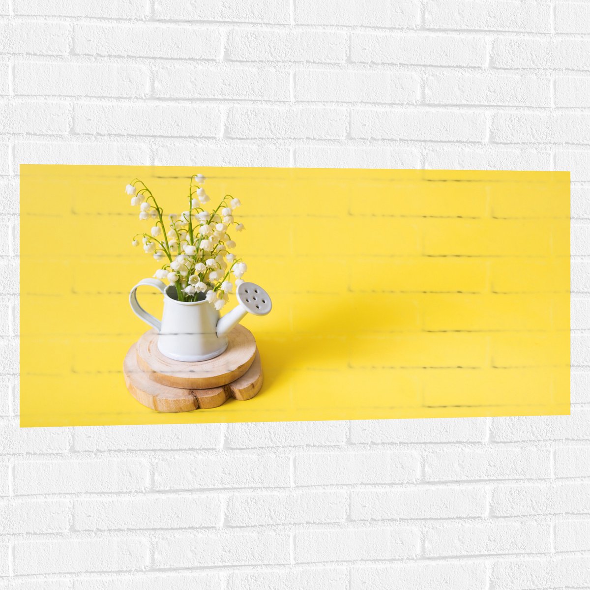 Muursticker - Boeket in Gieter met Gele Achtergrond - 100x50 cm Foto op Muursticker