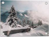 Tuinposter – Sneeuw - Boom - Hout - Bankje - Huizen - Bergen - Wolken - 40x30 cm Foto op Tuinposter (wanddecoratie voor buiten en binnen)