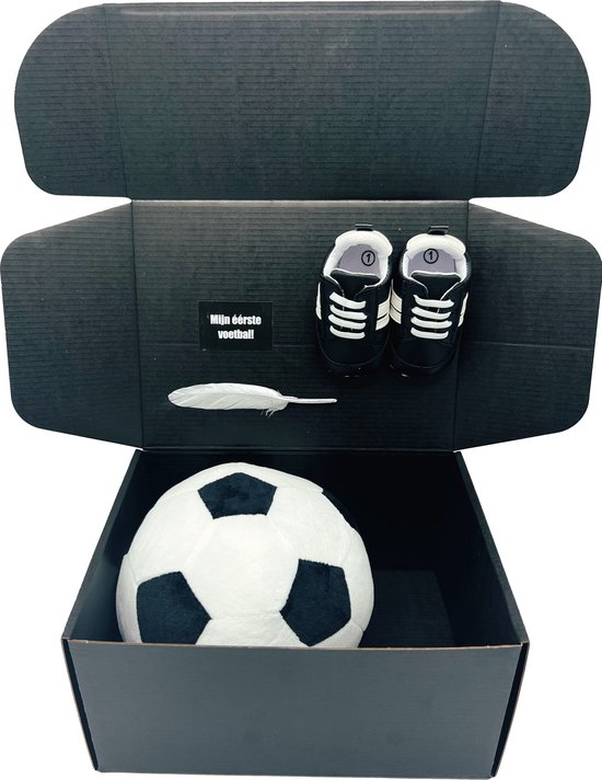 Kraamcadeau jongen met voetbal en babysneakers - cadeau geboorte baby, geboortegeschenk, ook rechtstreekse levering - diverse kleuren - zwart van Christiano — afbeelding 4