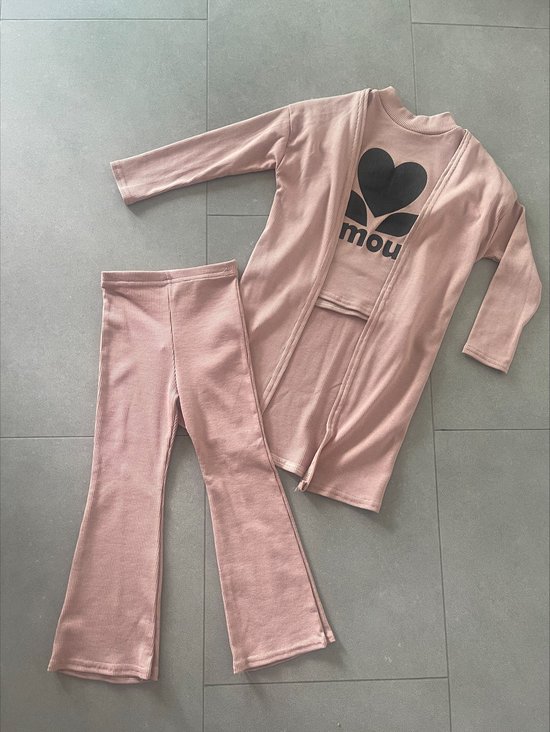 Meisjesset 3 delig bestaande uit een t-shirt, vest & flared broek in een ribstof en oud roze kleur | Kledingsetje 97% Katoen, 3% Elastaan, verkrijgbaar in de maten 92 t/m 152