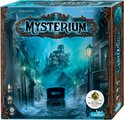Mysterium bordspeldoos met een duistere, mistige straat en een kasteel op de achtergrond.