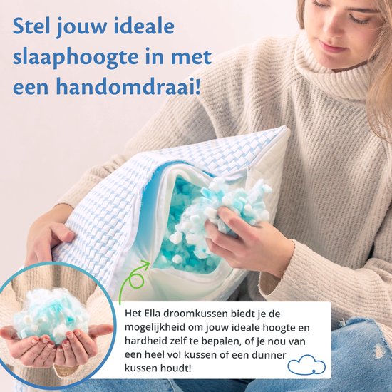 Vrouw toont vulling vanElla hoofdkussen; aanpasbare hoogte en hardheid.