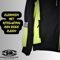 Detail van de trui met neongele zijpanelen en ritszakken. "ZIJZakken MET RITssluiting AAN BEIDE ZIJDEN".