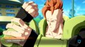 Android 16 met oranje haar en gouden oorbel, kijkt intens. Close-up van zijn gezicht.