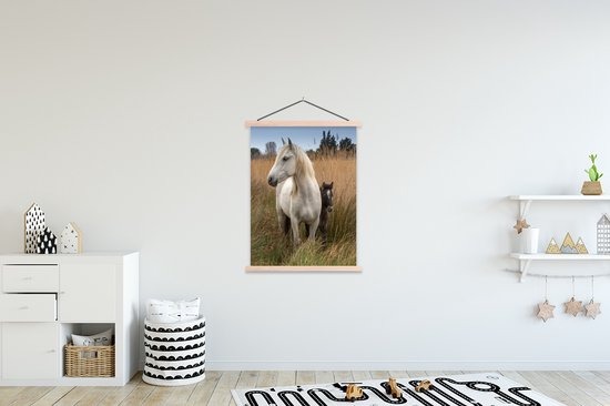 Cheval avec poulain en Camargue affiche textielposter lattes vierge 90x120 cm
