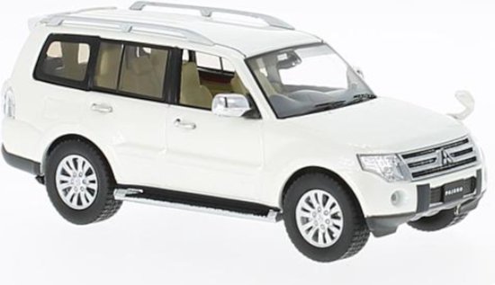 Mitsubishi Pajero 4WD 2010 Wit - Model 1/43 - First:43 | bol