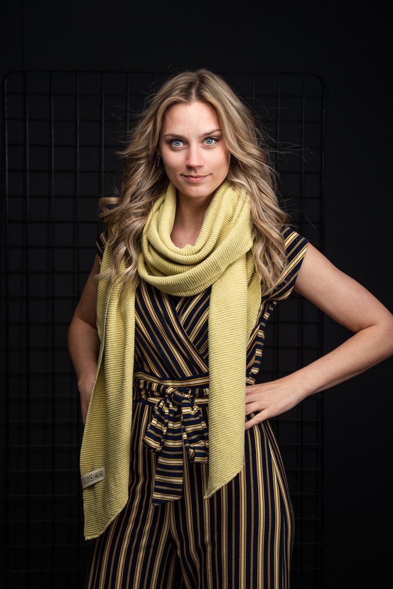 Twelve Million - Dames omslagdoek Texas - Driehoeksjaal - Gerecyclede materialen - Poncho - Wolvrij - Licht oud geel