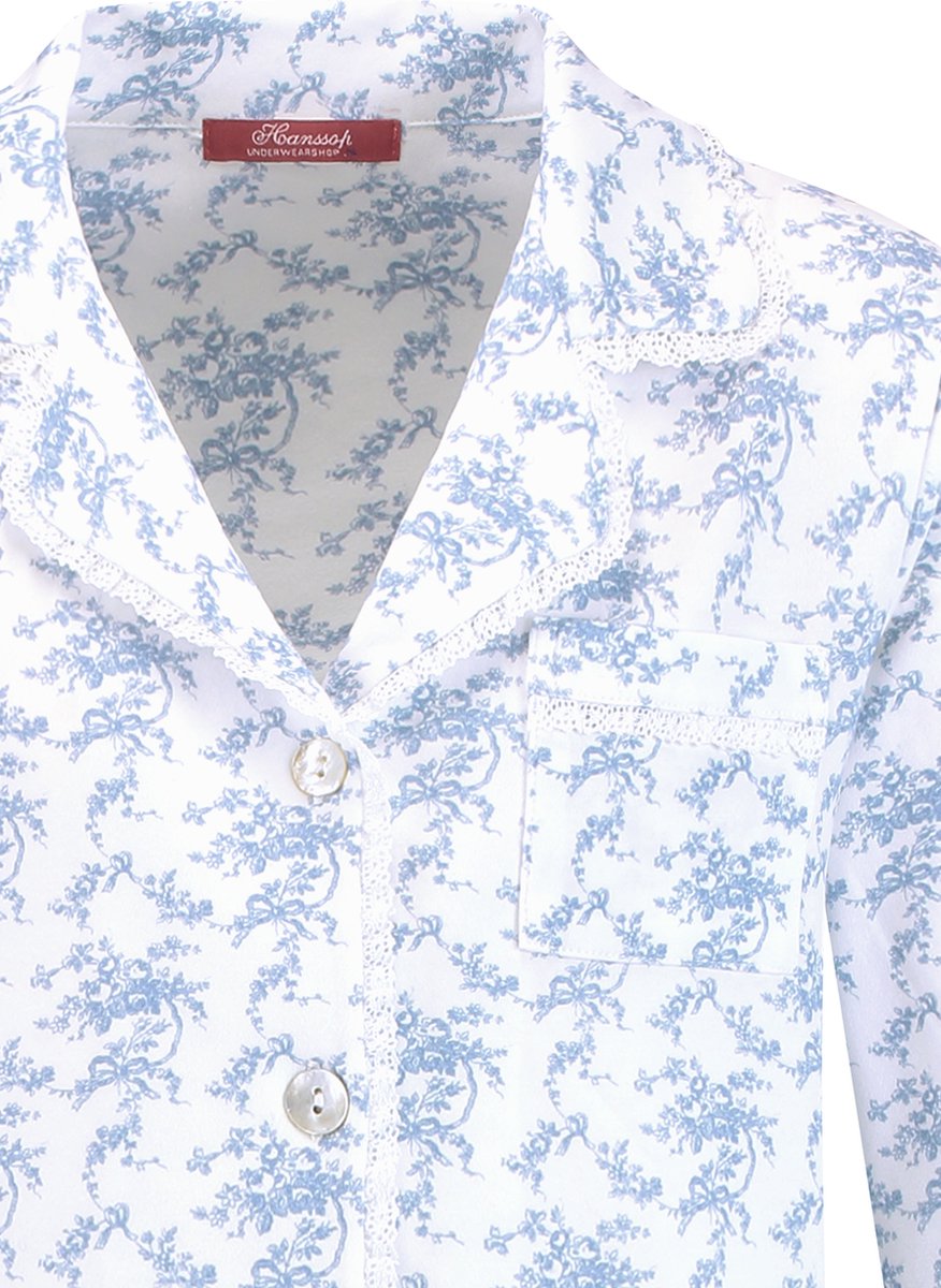 Exclusief Luxueus Kinder nachtkleding Luxe mooie zacht Blauwe Girly Pyjama van Hanssop met verfijnde kant rand details en luxe kraag verwerking, Meisjes Pyjama, zacht blauwe Hanssop New Bunch print, maat 128