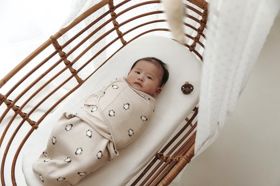 Meyco Baby Penguin swaddlemeyco inbakerdoek - soft sand - 0-3 maanden - 1.0 TOG van Meyco Baby — afbeelding 3