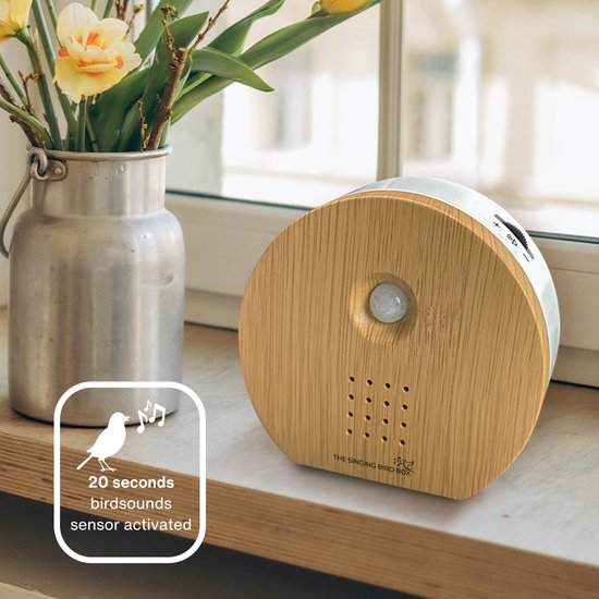 Foto: Vogelhuisje met geluid vogelgeluiden met bewegingsensor the singing bird box voor de wc toilet badkamer en woonkamer cadeau