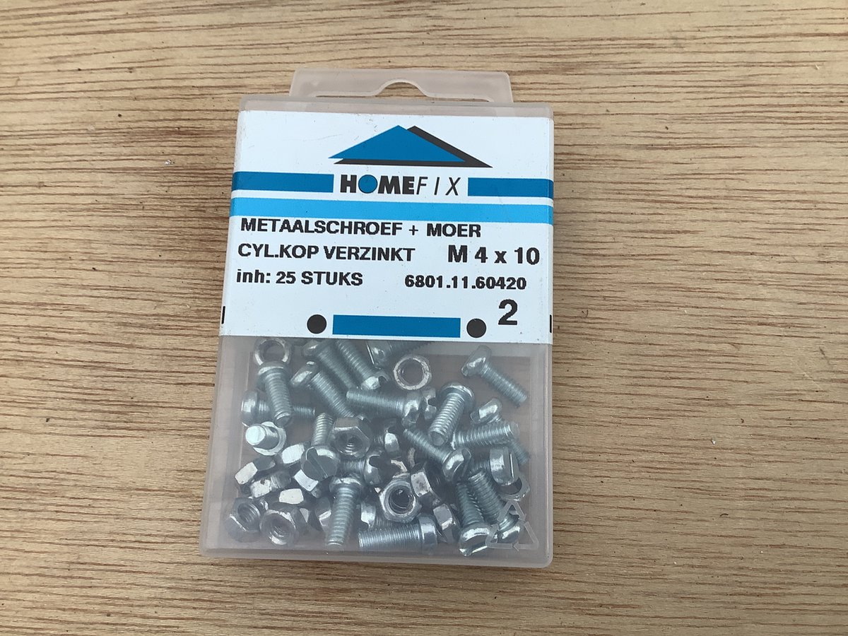 Metaalschroef met moer. M4 x 10mm. Lang. Verzinkt. Gleufkop. 25 stuks. Homefix.