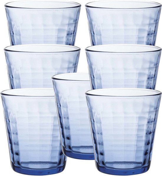 Set van zes blauwe Duralex Prisme drinkglazen met een geribbeld patroon.