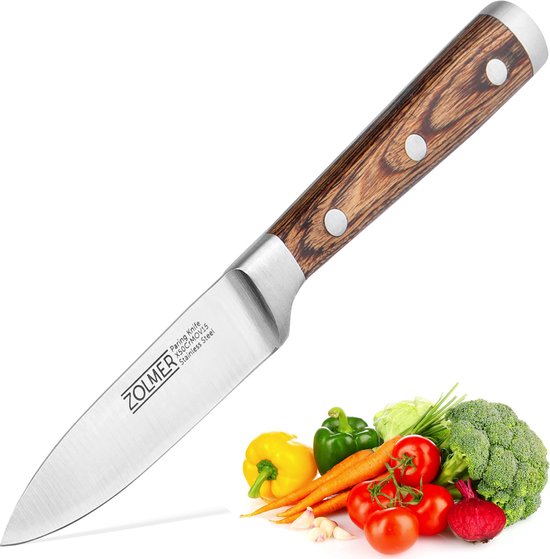 ZOLMER koksmes met bruin houten handvat, naast verse groenten zoals broccoli, wortels en tomaten.