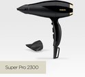 Zwarte BaByliss Super Pro 2300 föhn met een zwarte blaasmond ernaast.