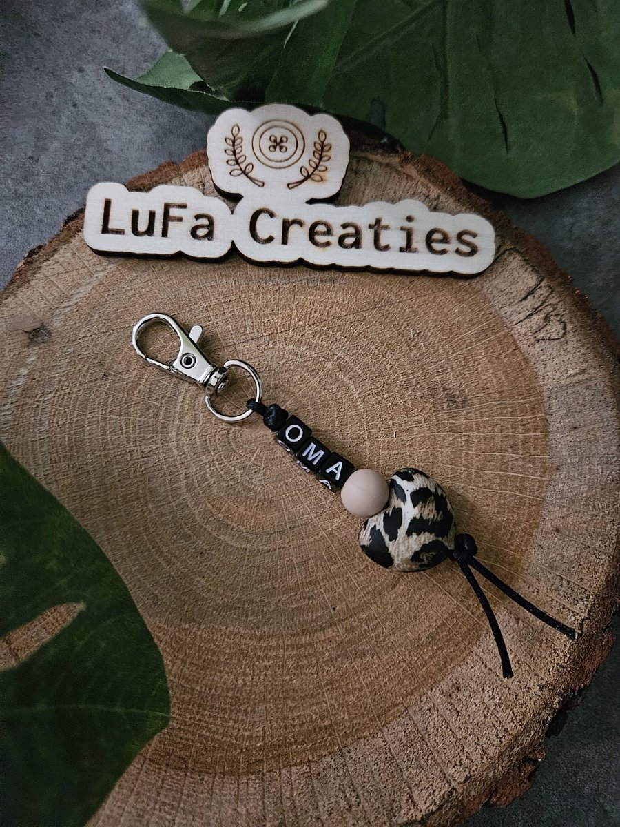 Sleutelhanger oma panter hartje zwarte letters