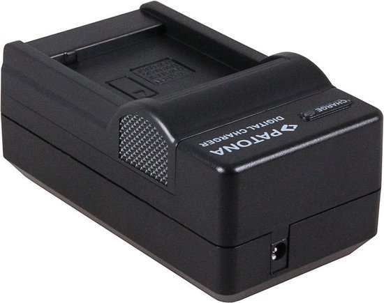 Patona digitale oplader met "CHARGE" indicatie.