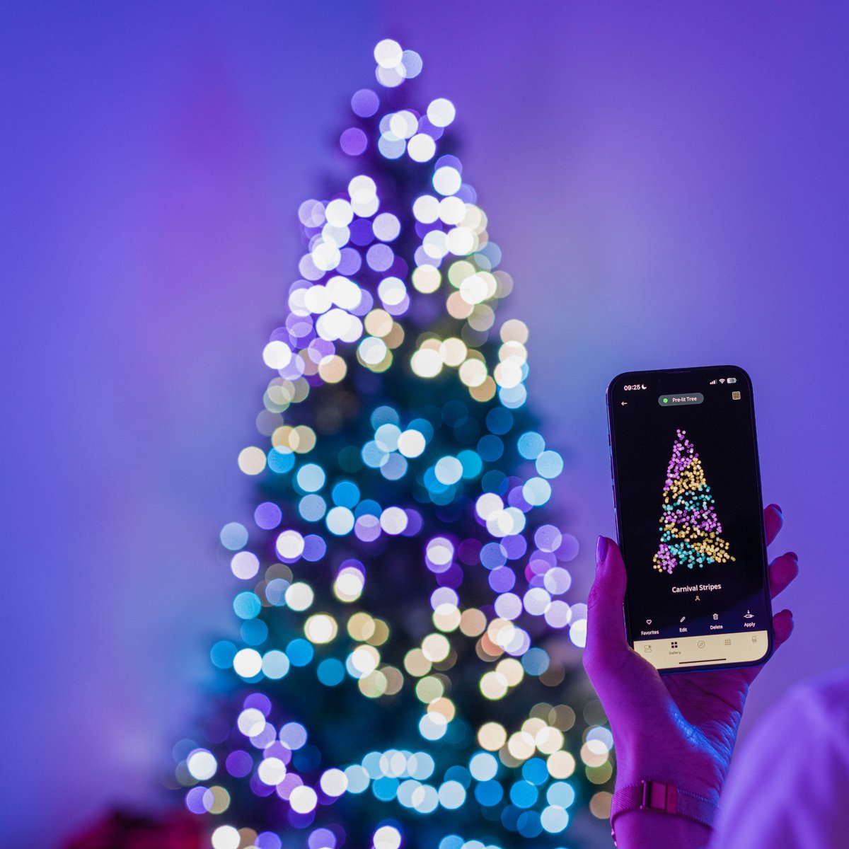 Twinkly Strings Lichtsnoer - 32M - LED - 400LED RGB - Dimbaar - Binnen & Buiten - Bluetooth of Wifi - Werkt met Homekit, Homey, Google Home en Razer Chroma - Zwart – foto 2