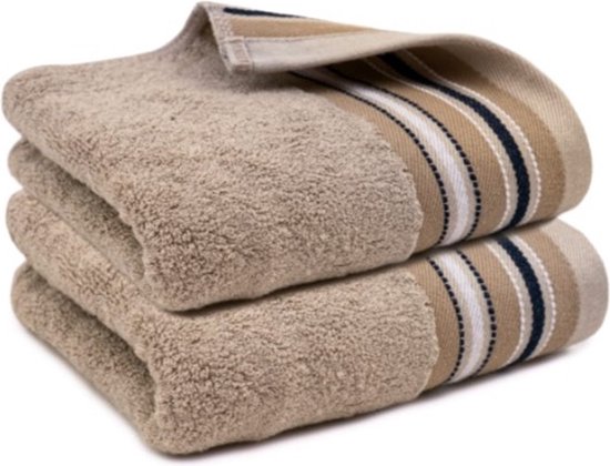 Deux serviettes beiges pliées avec des rayures verticales blanches, bleu marine et camel.