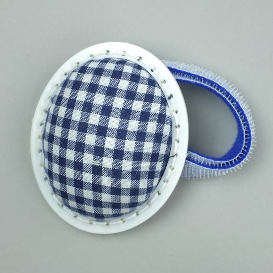 Foto: Speldenkussen pols geruit blauw wit stof armband ovaal klittenband 7 5 x 6 cm naaldenkussen naaien quilten