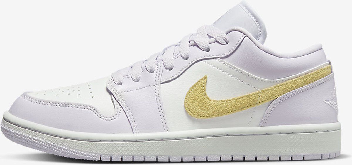 Nike Nike Air Jordan 1 Low WMNS “”Barely Grape”” Sneakers Dames Wit