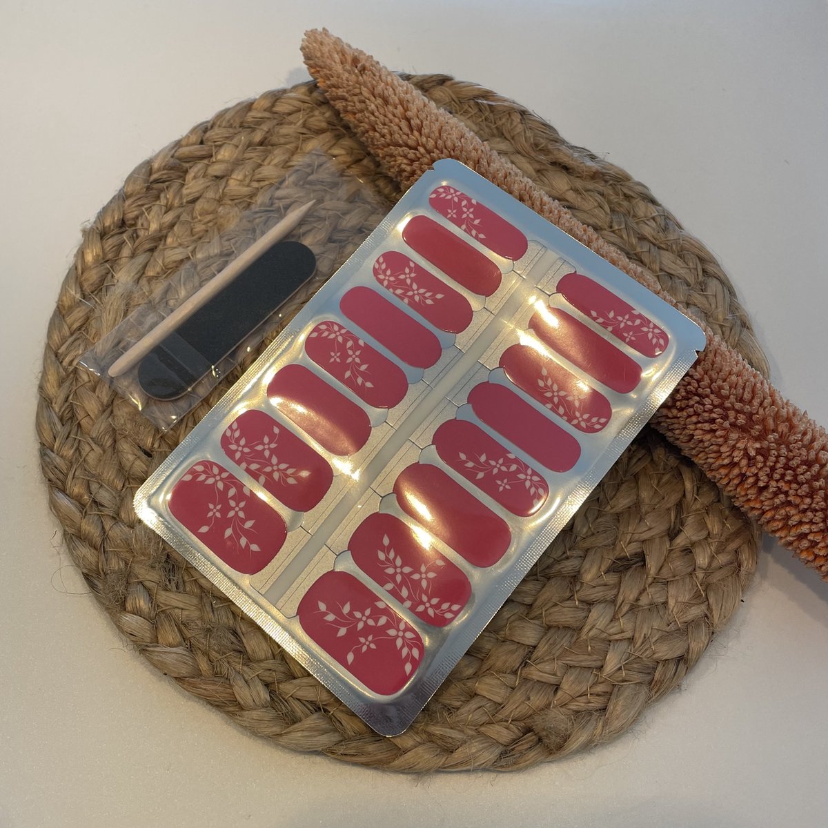 NailWrapz - White Leaves - Nagel wraps - nagelstickers- geen UV lamp nodig - Thuis manicure