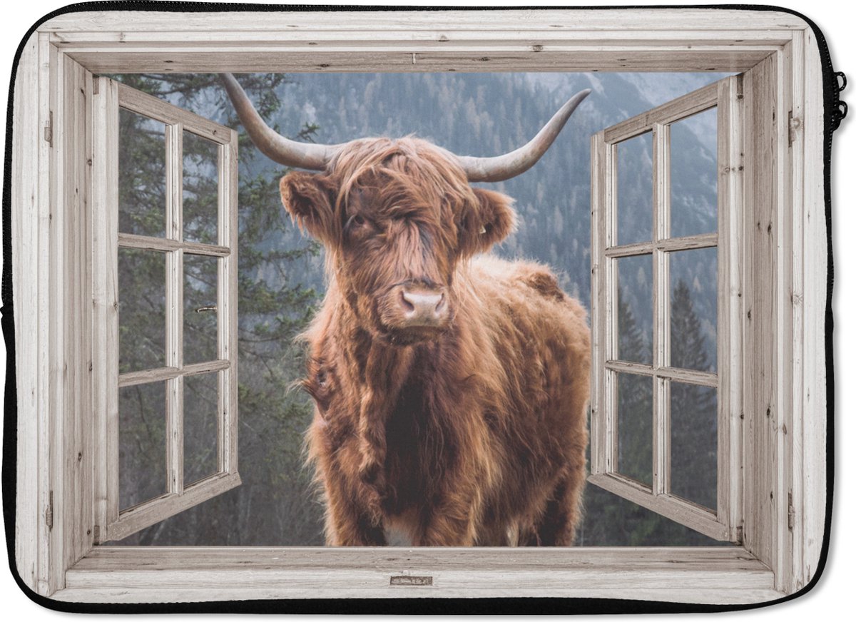 Laptophoes 14 inch - Schotse hooglander - Doorkijk - Berg - Laptop sleeve - Binnenmaat 33x23 cm - Zwarte achterkant