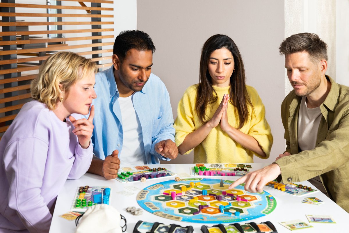 999 Games - CATAN - Nieuwe Energie - Bordspel - Gezelschapsspel - Inclusief houten speelstukken - Familiespel - Duurzaam spel — afbeelding 9
