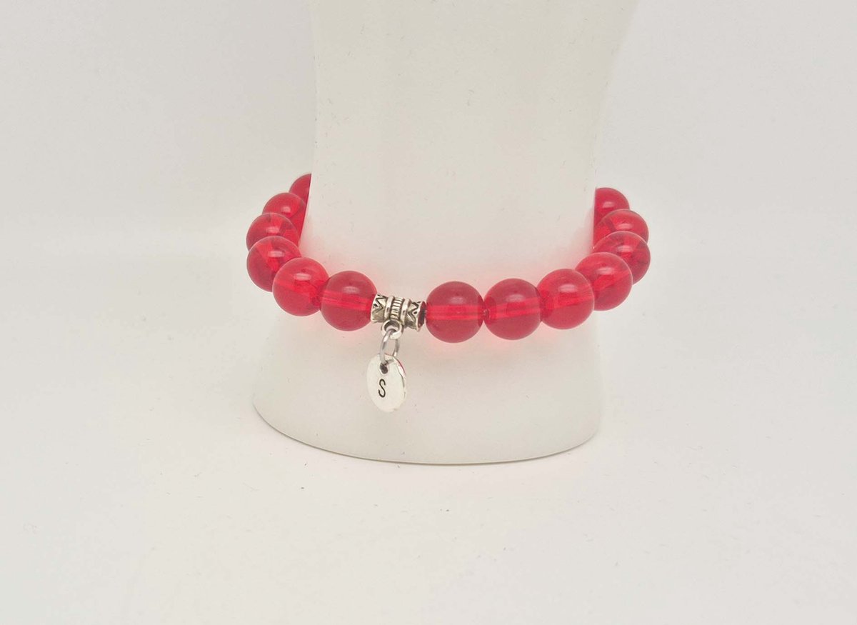 Handgemaakte natuursteen armband met hanger "Letters in cirkel" " Rode kwarts" -8 mm diameter van de korrel- Diameter armband 20 cm - Kies je favoriete letters- Een mooi cadeau voor familie en vrienden