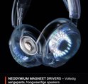 Transparante Arctis headset met verlichte neodymium drivers.