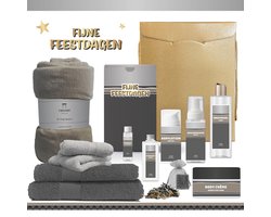 Geschenkset “Fijne Feestdagen!” - 12 producten - 1910 gram- Triomf Cosmetica | Kerst Cadeaubox voor hem - Wellness Pakket man - Giftset Fijne feestdagen - Cadeaupakket Prettige Kerstdagen - Kerstcadeau - Kerstpakket Cadeau - Gift Goud