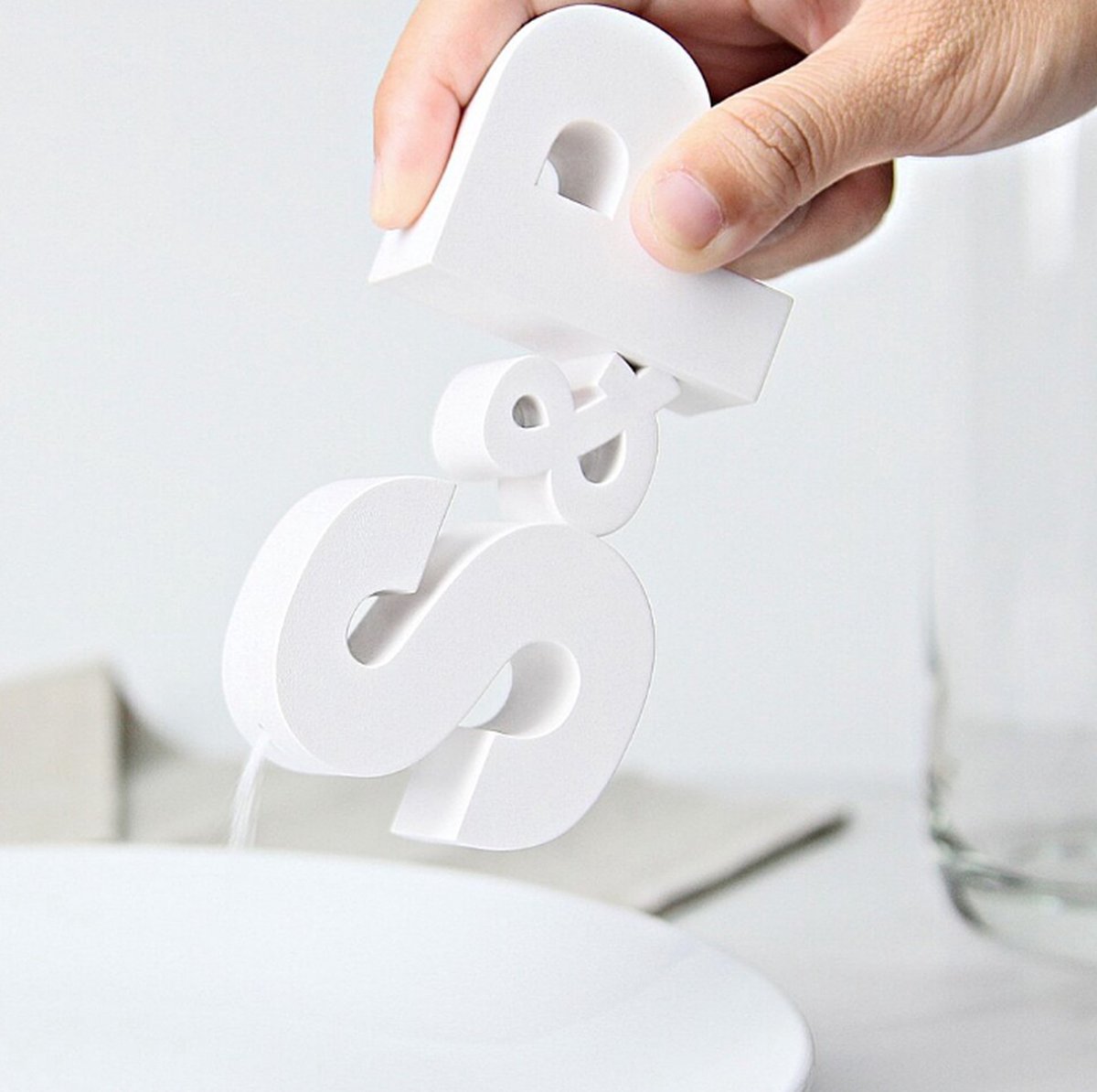 QUALY Salière Et Poivrière Design S & P - Ensemble Sel Et Poivre Magnétique Blanc - 6 X 13 X 3 Cm