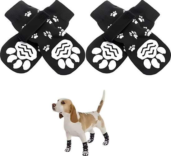 Zwarte hondensokken met witte pootafdrukken en antislip zolen, gedragen door een beagle.