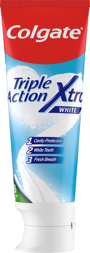 Een tube Colgate Triple Action Xtra White tandpasta met een rood logo, blauwe en witte grafische elementen, en de tekst 'Triple Action Xtra White'.