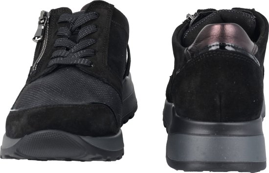 Zwarte suède sneakers met rits en veter, metallic hiel detail.