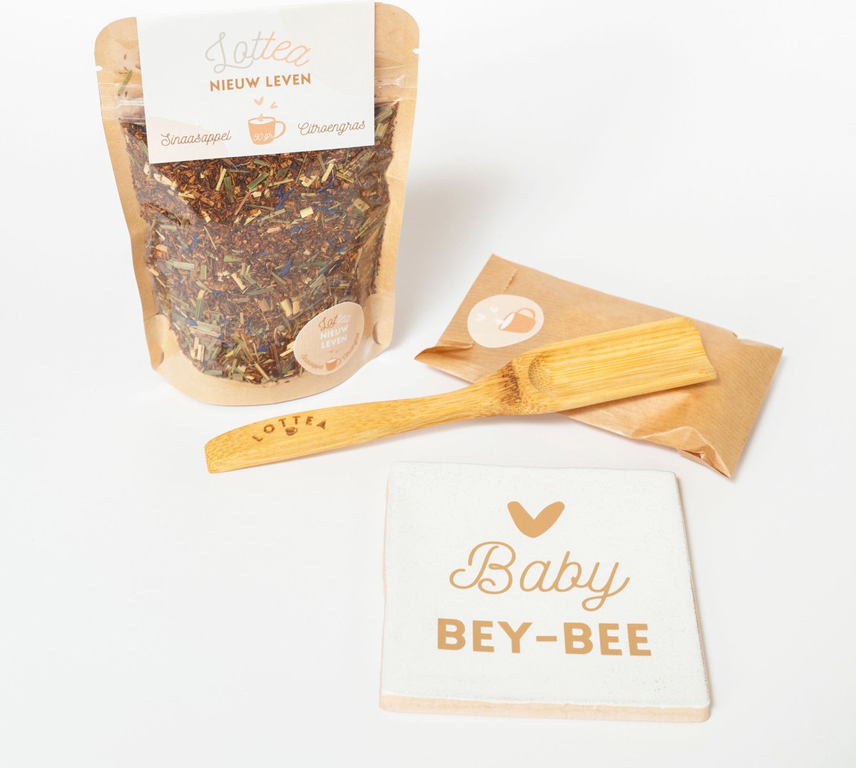 Het Theeplankje Giftset Tegeltje 'Baby Bey-bee' - kraam cadeau, zwanger cadeau, zwangerschap cadeau, thee cadeau, theeset, thee pakket, thee cadeaupakket, thee geschenkset, tegeltjes met tekst
