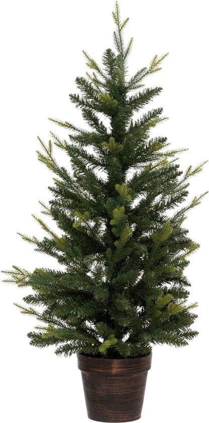 Groene kunstkerstboom met bruine pot, op een witte achtergrond.