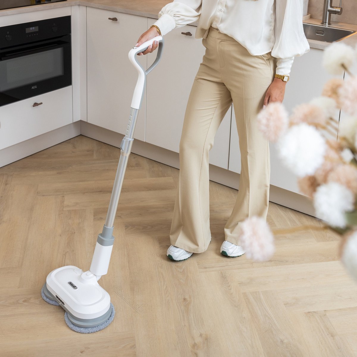 GoScrub® Elektrische Dweil - Draadloos - Vloerreiniger voor Harde en Houten Vloeren - Stille en Wendbare Mop - Efficiënt Dweilsysteem met Oplaadbare Accu – foto 8