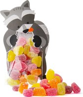 Wasbeer uitdeelzakje met veel roze, oranje en gele snoepjes.