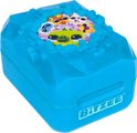 Blauw Bitzee beestje met pixeldruk en een rasterpatroon op de bovenkant.