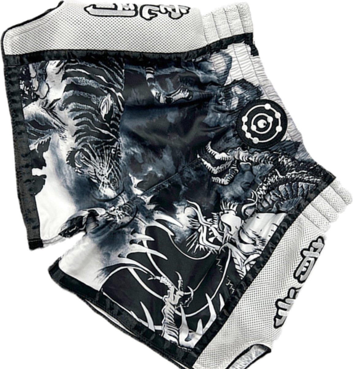 Fluory Muay Thai Shorts "Tiger vs Dragon" Zwart Wit - XL