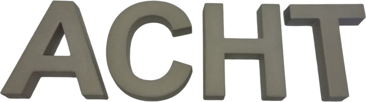 Betonnen letters. Huisnummer ACHT 20 cm hoog