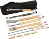 Ensemble d'outils de barbecue en acier inoxydable et en bois, douze pièces, rangé dans une pochette noire enroulable.