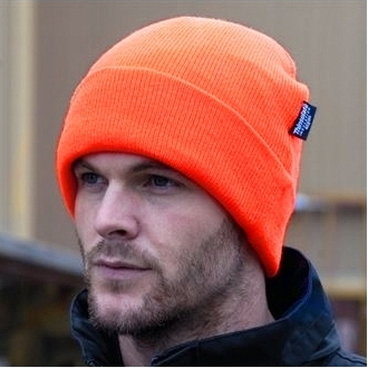 Winter skimuts met Thinsulate isolatie in de kleur fel (neon) oranje. Dubbel gebreide dikte voor extra warmte. One size. - 0